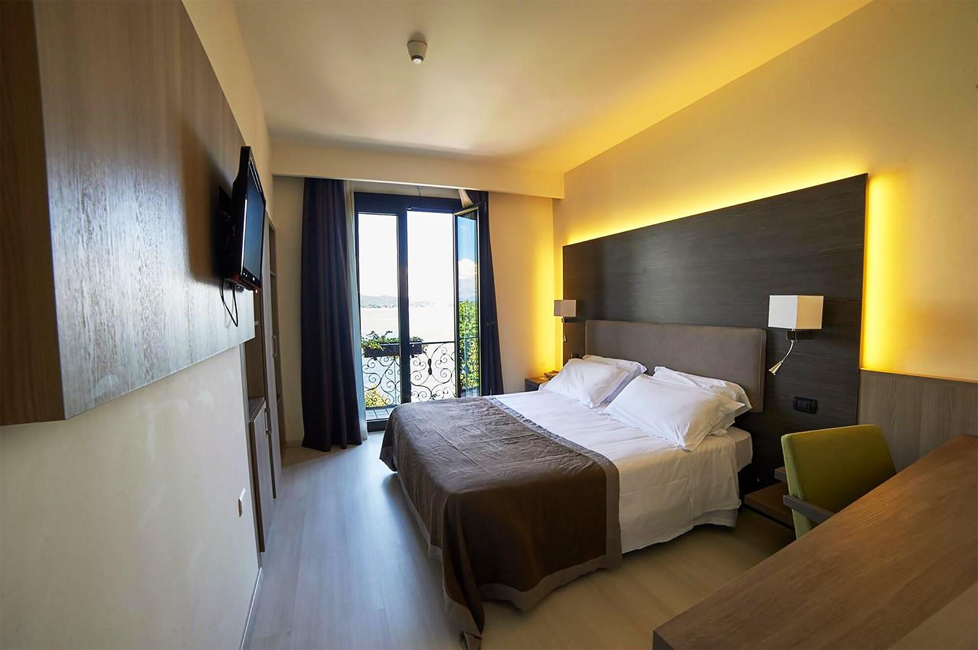Hotel Giardino Arona Exterior foto