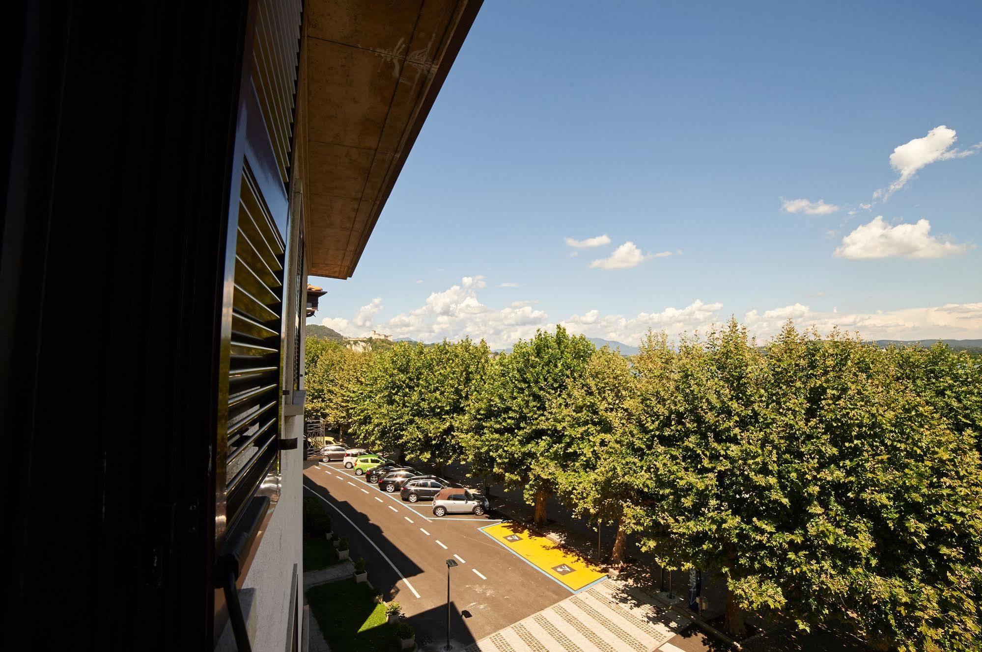 Hotel Giardino Arona Exterior foto