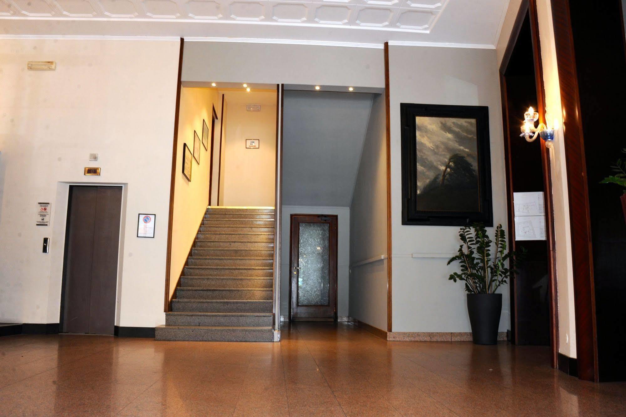 Hotel Giardino Arona Exterior foto